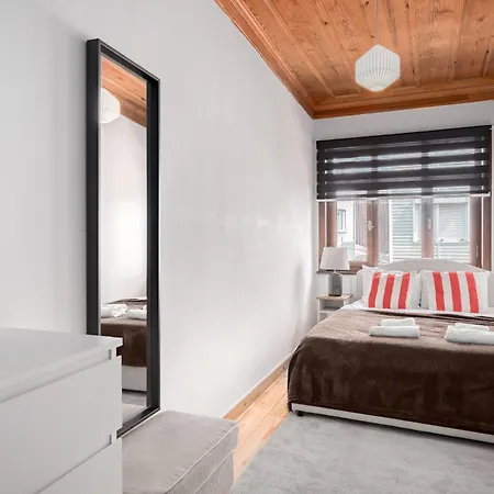Villa Detached Triplex With Garden Terrace