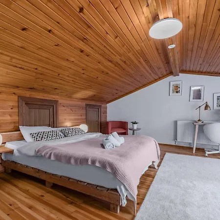 Vila Detached Triplex With Garden Terrace