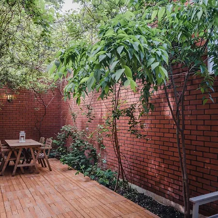 Vila Detached Triplex With Garden Terrace