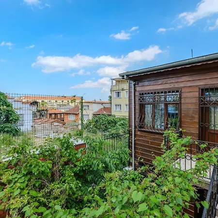 Villa Detached Triplex With Garden Terrace *