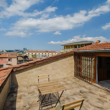 Detached Triplex With Garden Terrace 别墅