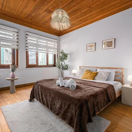 Detached Triplex With Garden Terrace Villa