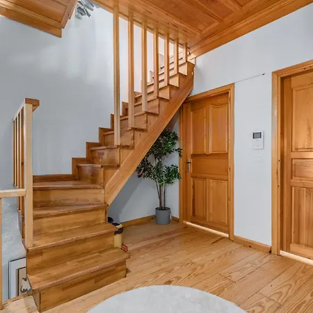 Villa Detached Triplex With Garden Terrace