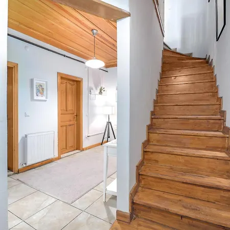 Villa Detached Triplex With Garden Terrace *