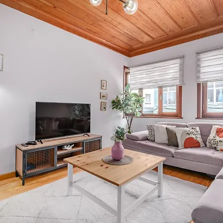 Detached Triplex With Garden Terrace Villa