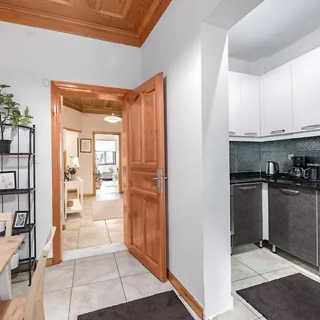Detached Triplex With Garden Terrace וילה *